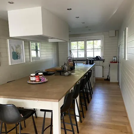 Spacious Couples 4 Bedroom With Garden Near The Center Of * Кнокке-Хейст