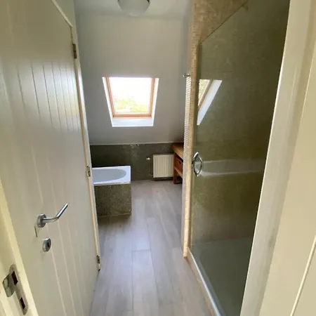 Spacious Couples 4 Bedroom With Garden Near The Center Of Σπίτι διακοπών *