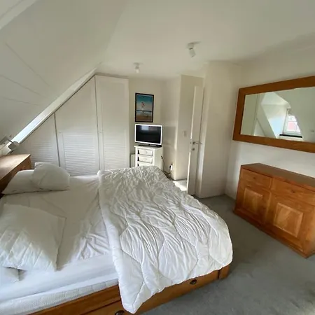 Spacious Couples 4 Bedroom With Garden Near The Center Of *