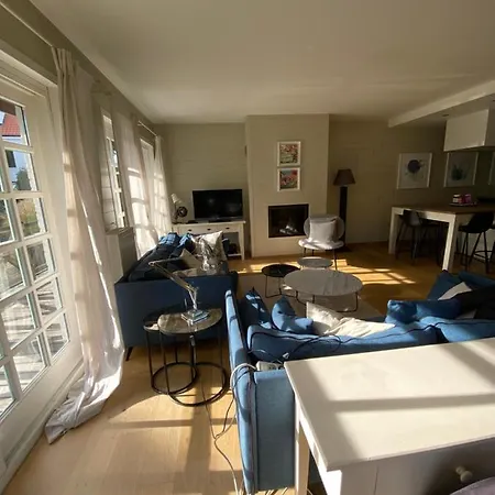 Spacious Couples 4 Bedroom With Garden Near The Center Of